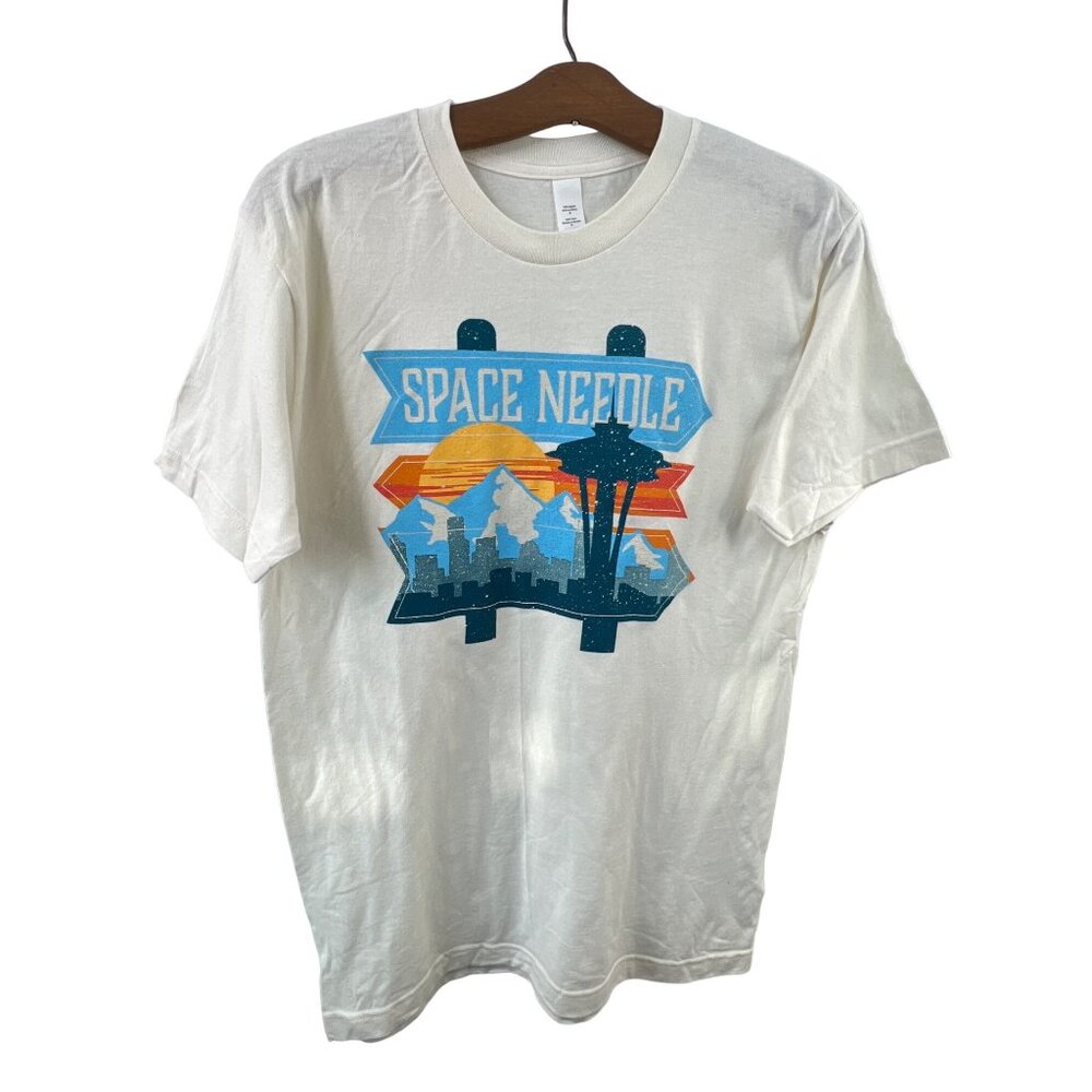 Space Needle T-Shirt Size Medium White Graphic Print Seattle Mountain Skyline